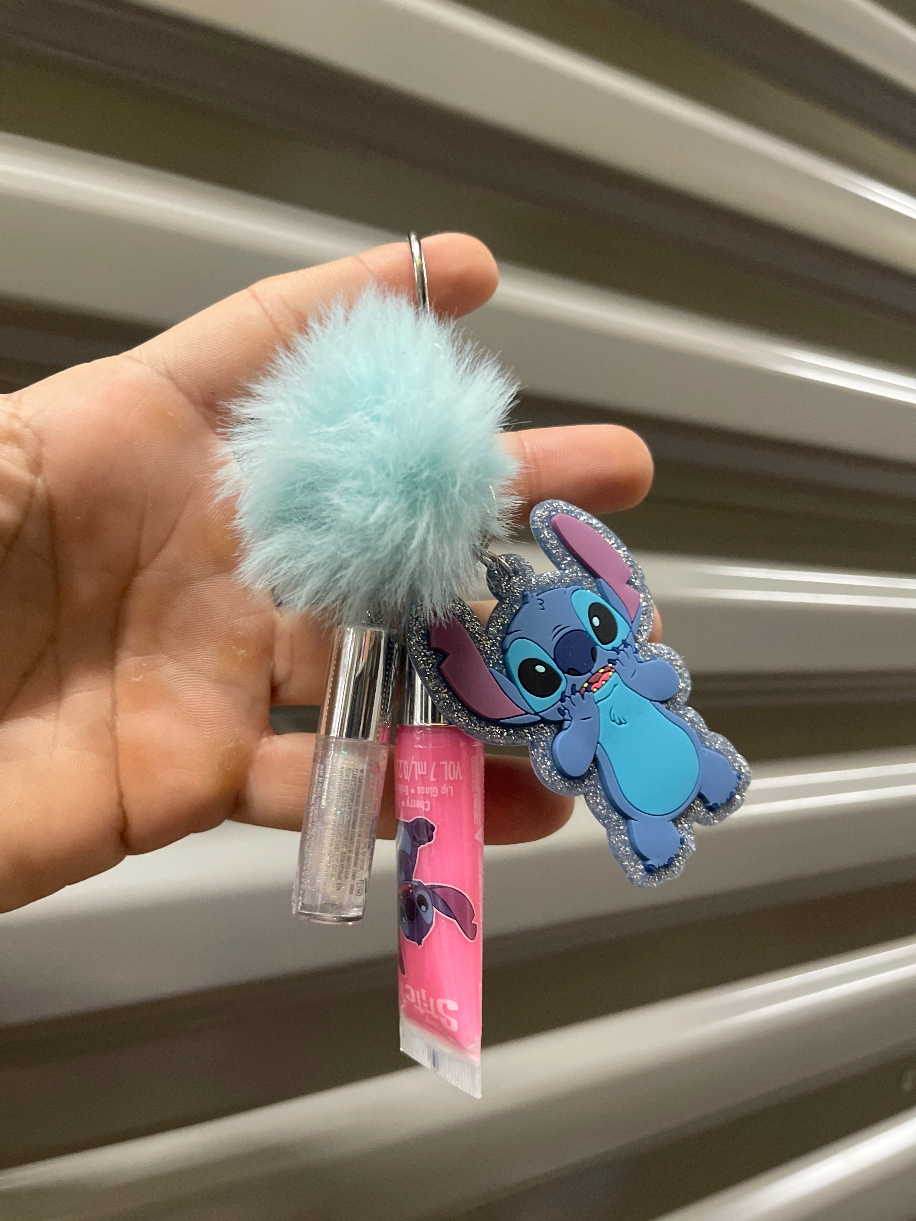 Llavero Stitch Brillos y Pompom